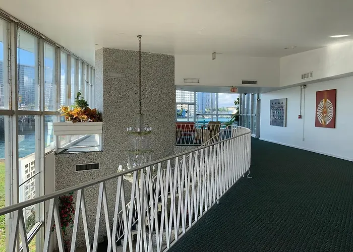 International Inn On The Bay
